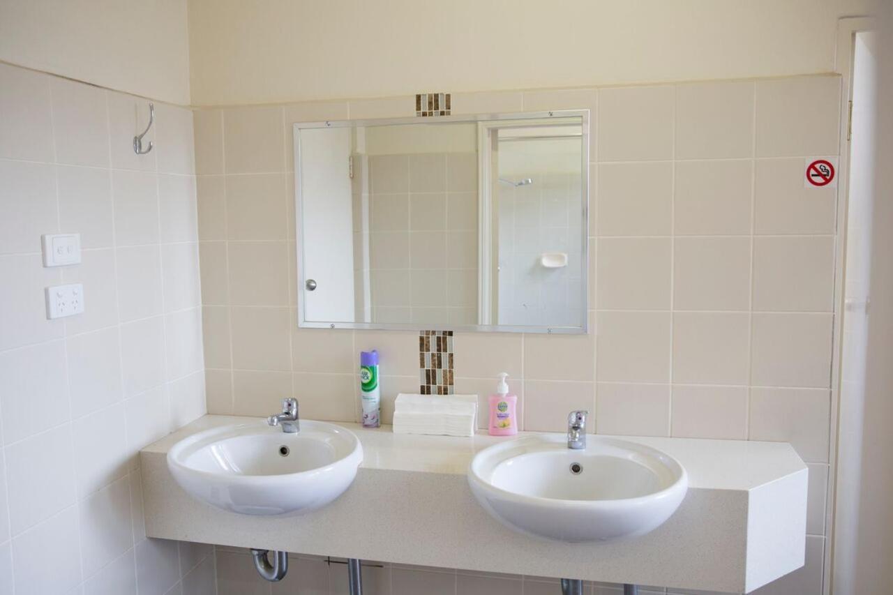 Royal Hotel Wyong Extérieur photo
